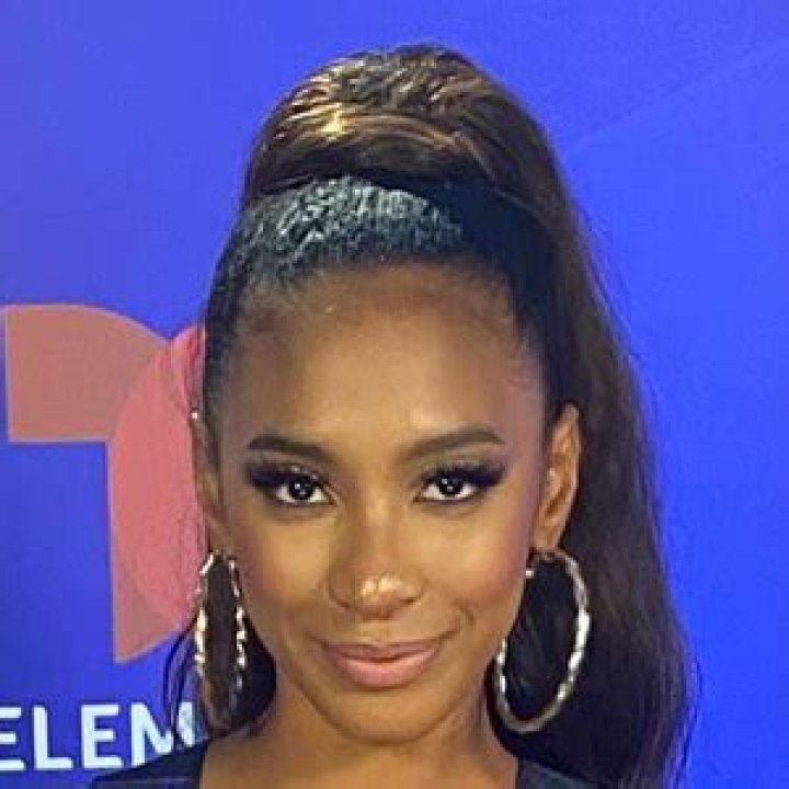 Amanda Cherundolo Height, Weight, Net Worth, Age, Birthday, Wikipedia, Who, Nationality, Biography