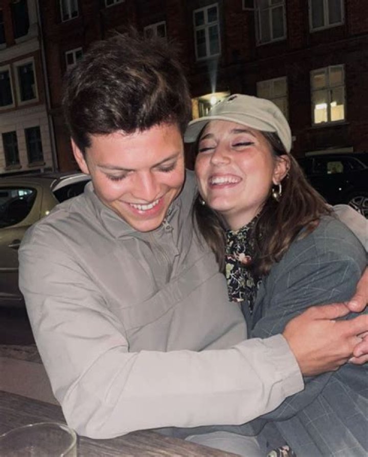 Does Alex Høgh Andersen Have A Girlfriend?