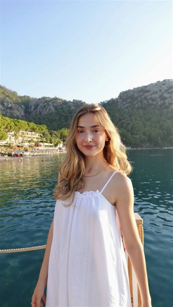 Emine Zeliha Akpinar Height, Weight, Net Worth, Age, Birthday, Wikipedia, Who, Instagram, Biography