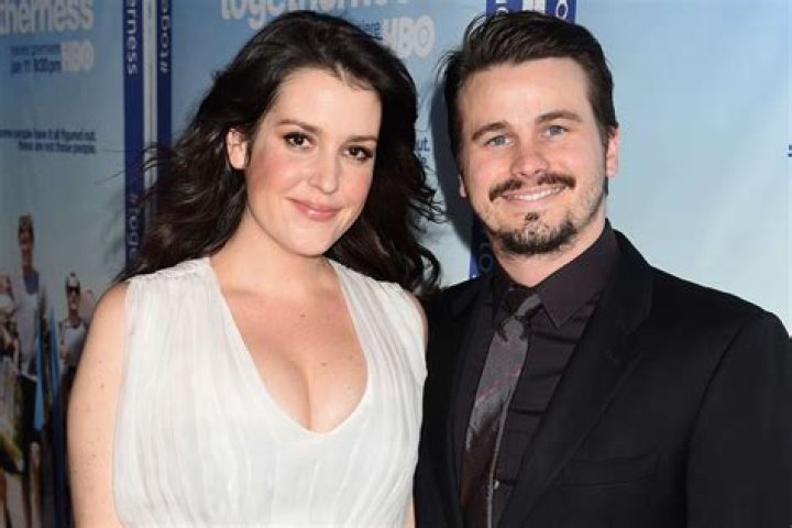 
Melanie Lynskey Net Worth: What Is The Fortune Of The Actress And Wife Of Jason Ritter? 