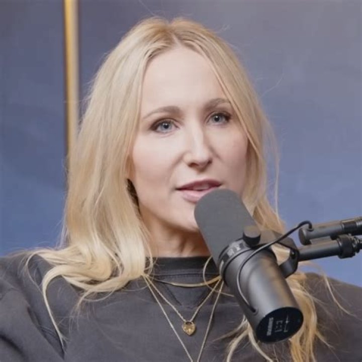 Nikki Glaser Height, Weight, Net Worth, Age, Birthday, Wikipedia, Who, Nationality, Biography