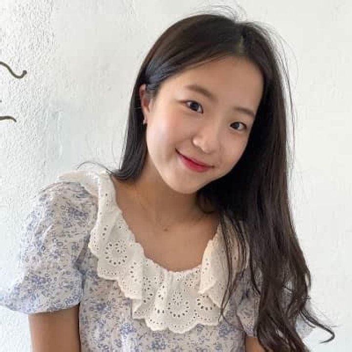 
Shin Yu-Bin Height, Weight, Net Worth, Age, Birthday, Wikipedia, Who, Instagram, Biography 