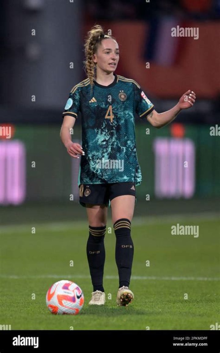 
Sophia Kleinherne Height, Weight, Net Worth, Age, Birthday, Wikipedia, Who, Nationality, Biography 