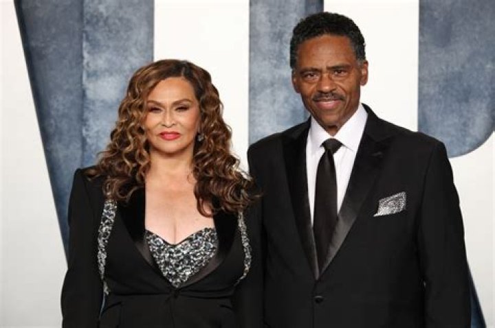 Tina Knowles Height, Weight, Net Worth, Age, Birthday, Wikipedia, Who, Nationality, Biography