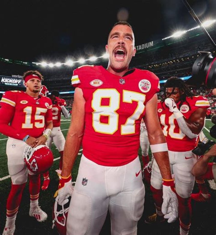 Travis Kelce Height, Weight, Net Worth, Age, Birthday, Wikipedia, Who, Nationality, Biography