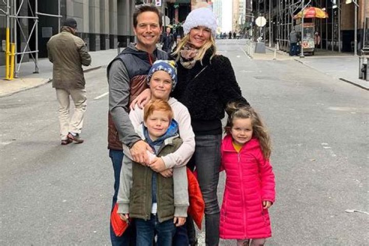 
Who Is Ako Mitchell Wife Kelly Jackson? Meet The Couple On Instagram 