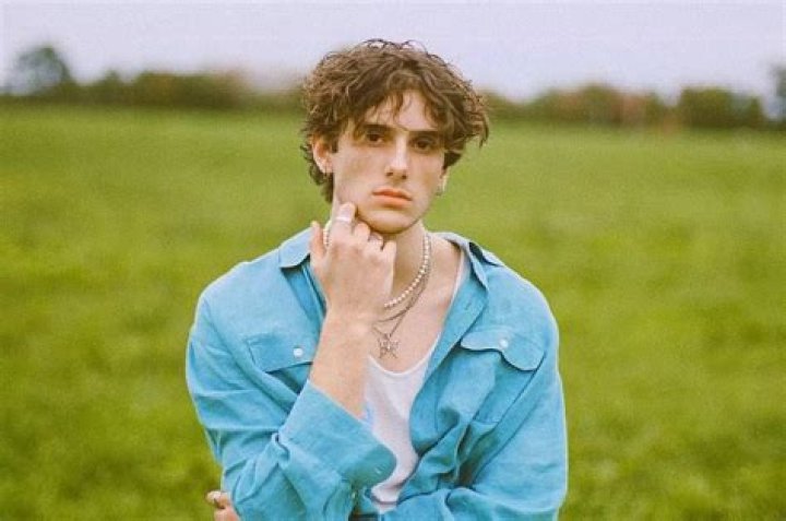 Who Is JVKE Girlfriend? All About “This Is What Falling In Love Feels Like” Singer