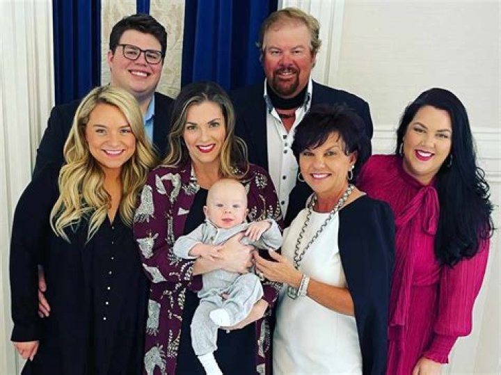 
Who Was Taylor Frawley? Meet The Plantation Manager’s Wife & Children 